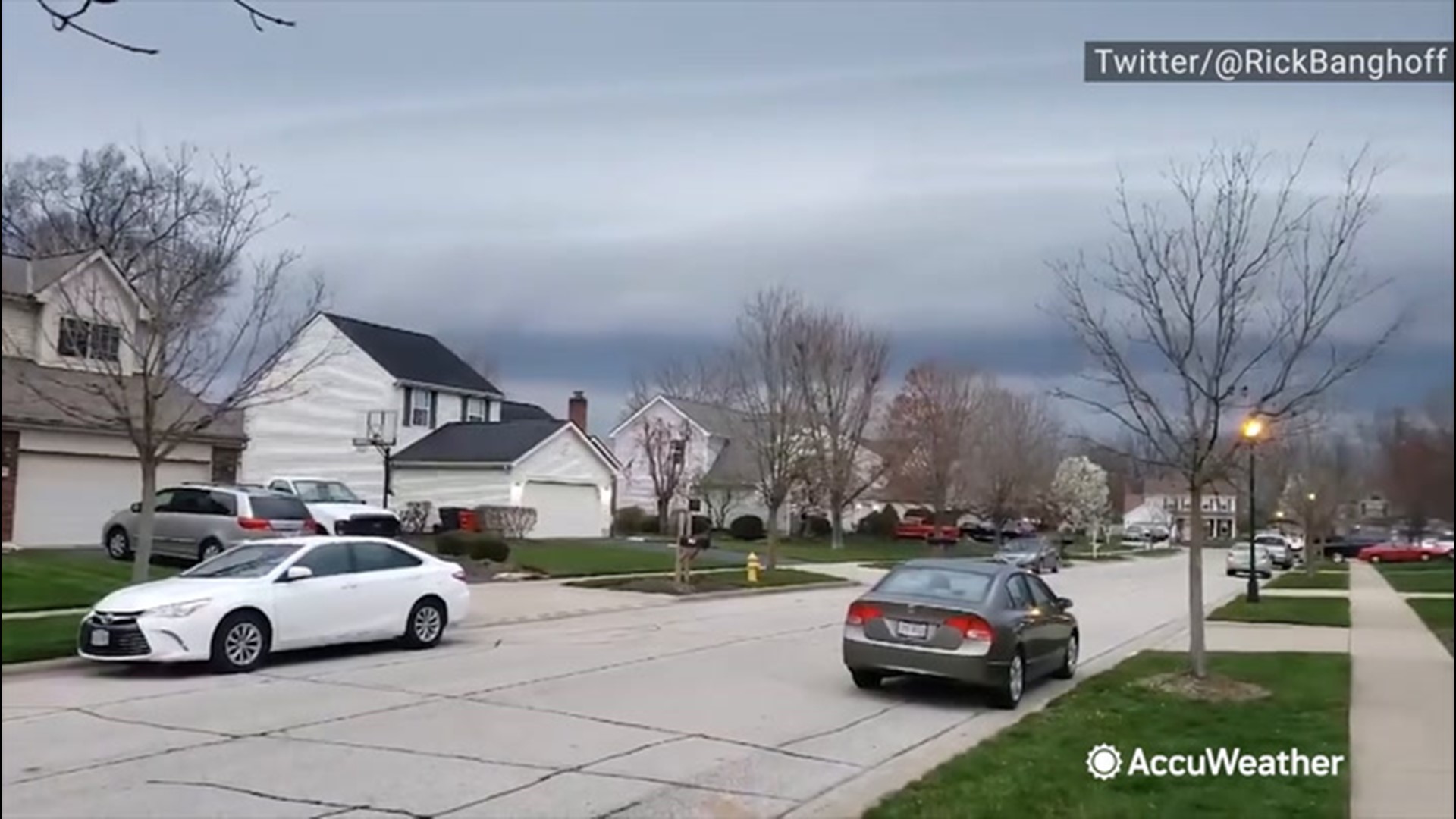 Shelf cloud looms over neighborhood