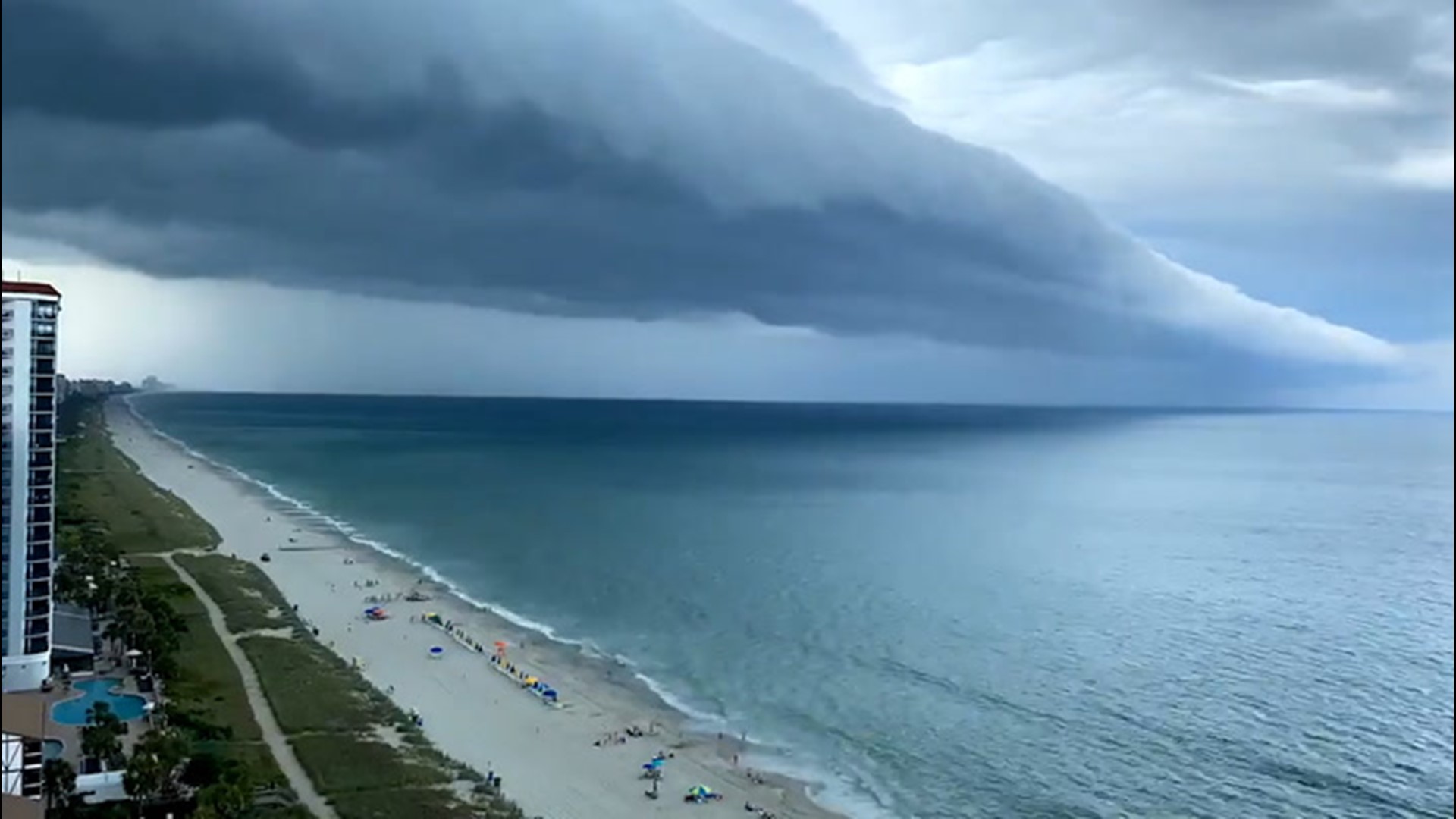 Gust front hovers ominously above Myrtle Beach | cbs8.com