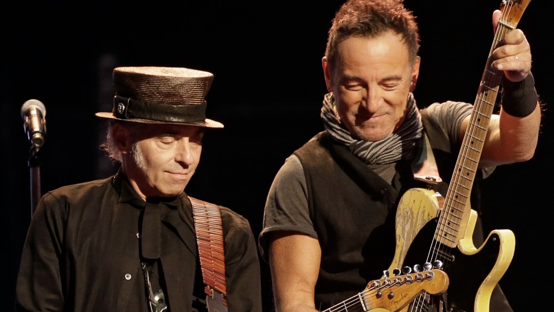 Nils Lofgren joins Spotify protest with Neil Young, Joni Mitchell - Vimarsana News