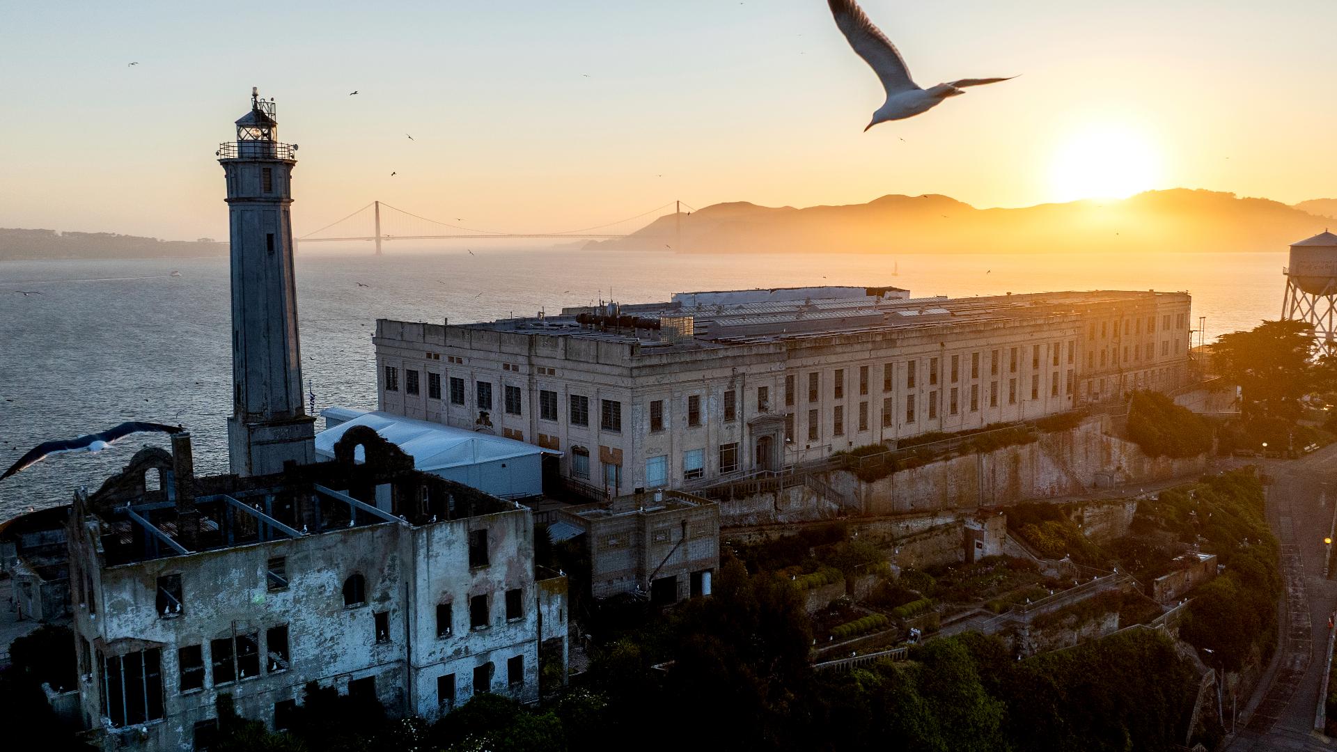 History Button Example Alcatraz Reopening: Timeline of Alcatraz from 1850 to Trump's reopen ...
