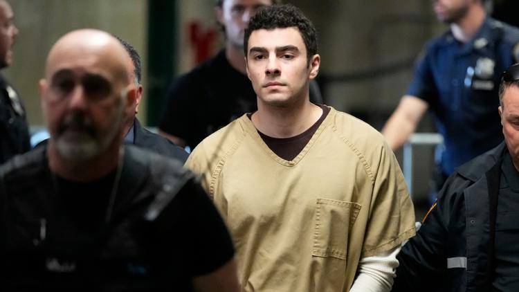 Lawyers fight to bar death penalty in Mangione's federal case | cbs8.com