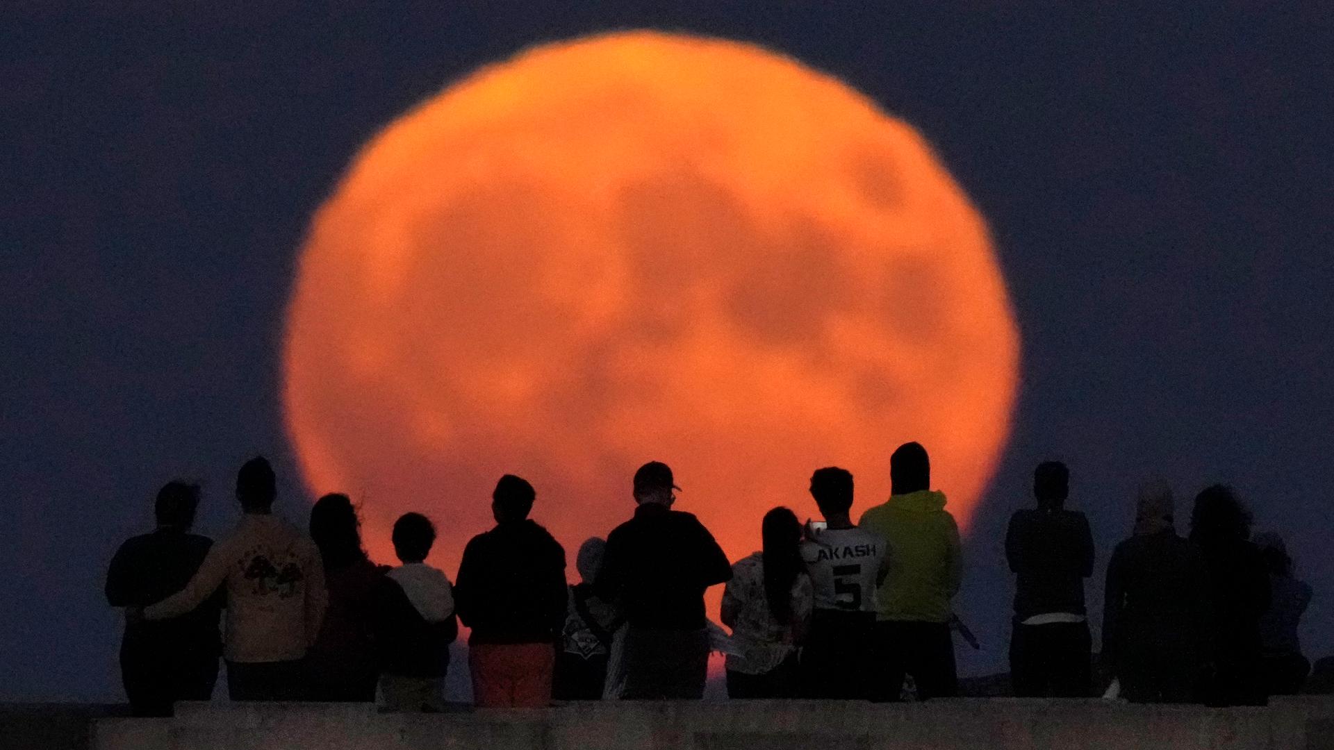 harvest-moon-how-to-watch-the-supermoon-lunar-eclipse-tuesday-cbs8