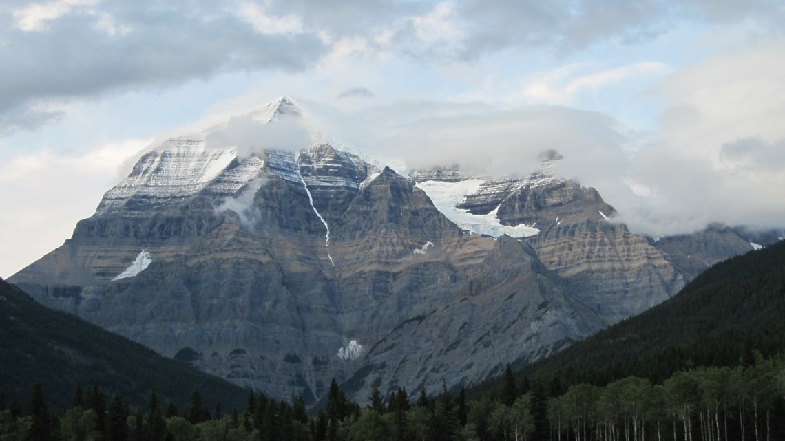 Lost hiker ignores rescuer phone calls, avoiding 'unknown number' - Vimarsana News