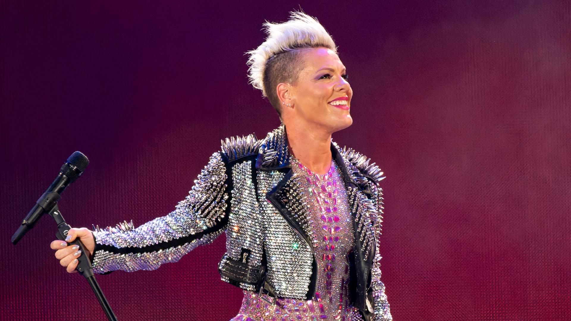 Singer Pink spends New Year's Eve in hospital | cbs8.com