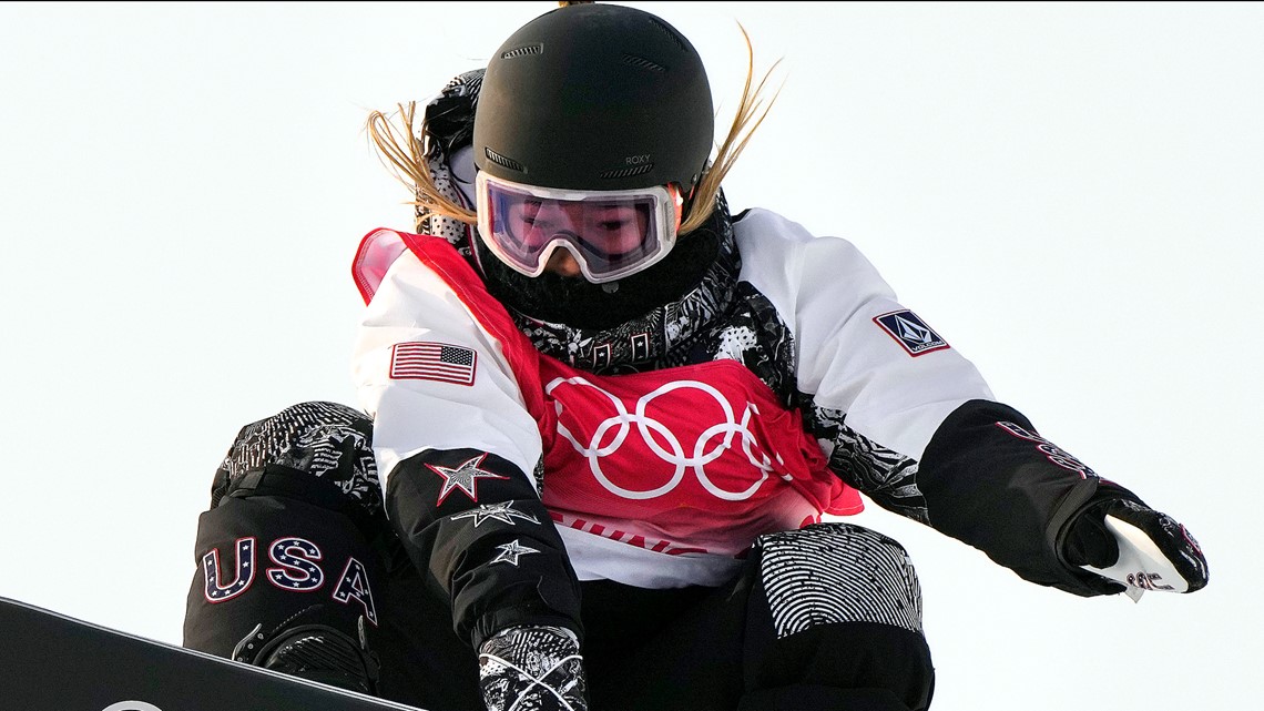 Why do Winter Olympics snowboarders wear bib under the arm? 