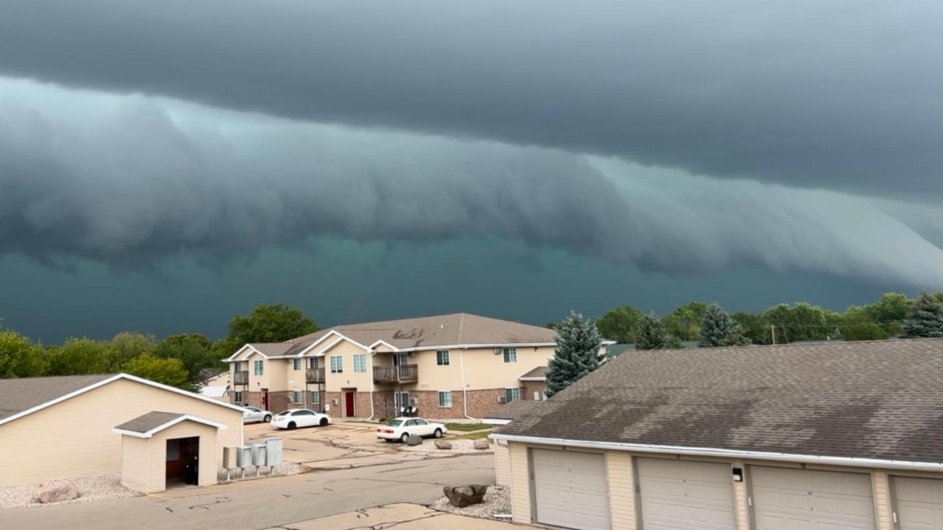 Wisconsin tornado causes extensive damage and cuts power to thousands ...