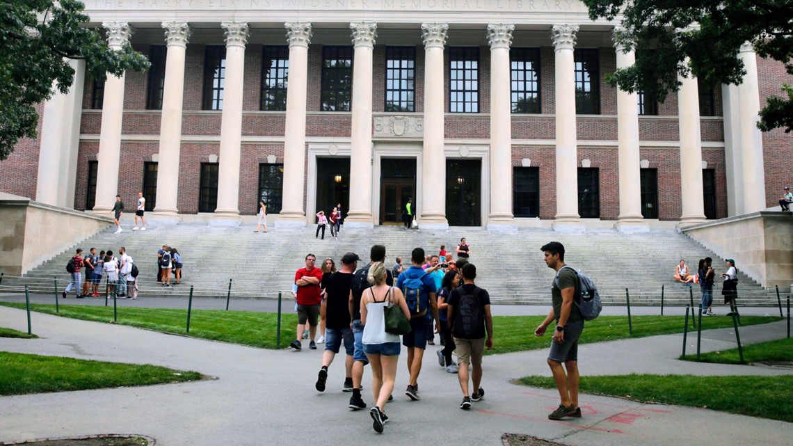 Omicron spike leads dozens of US colleges to remote learning - Vimarsana News
