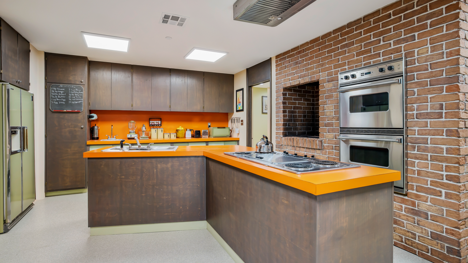 Brady Bunch house sold after HGTV renovation: See the listing | cbs8.com
