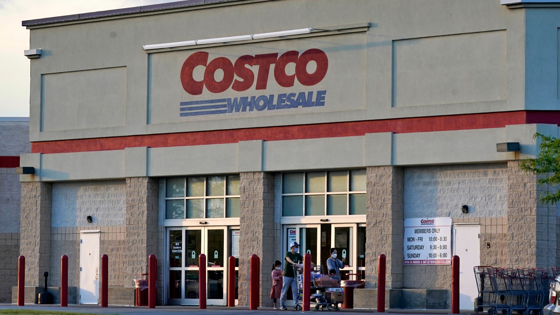 Costco raises membership prices Here's how much it costs now