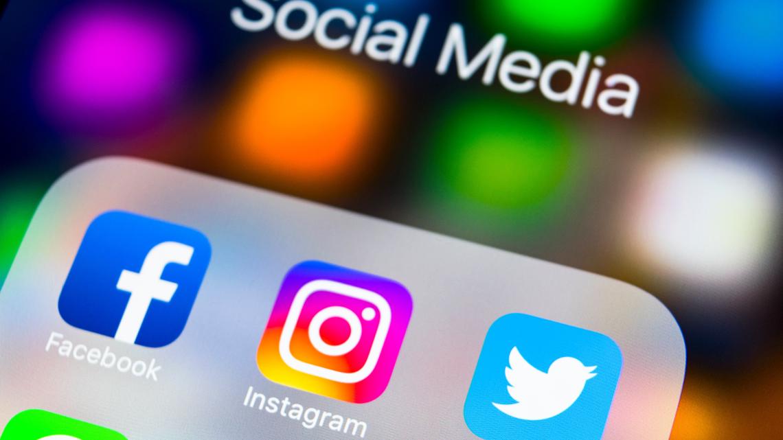 New York exigera que les plateformes de médias sociaux affichent des étiquettes d’avertissement
