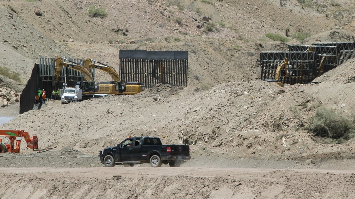 Privately funded border wall segment goes up in El Paso area | cbs8.com