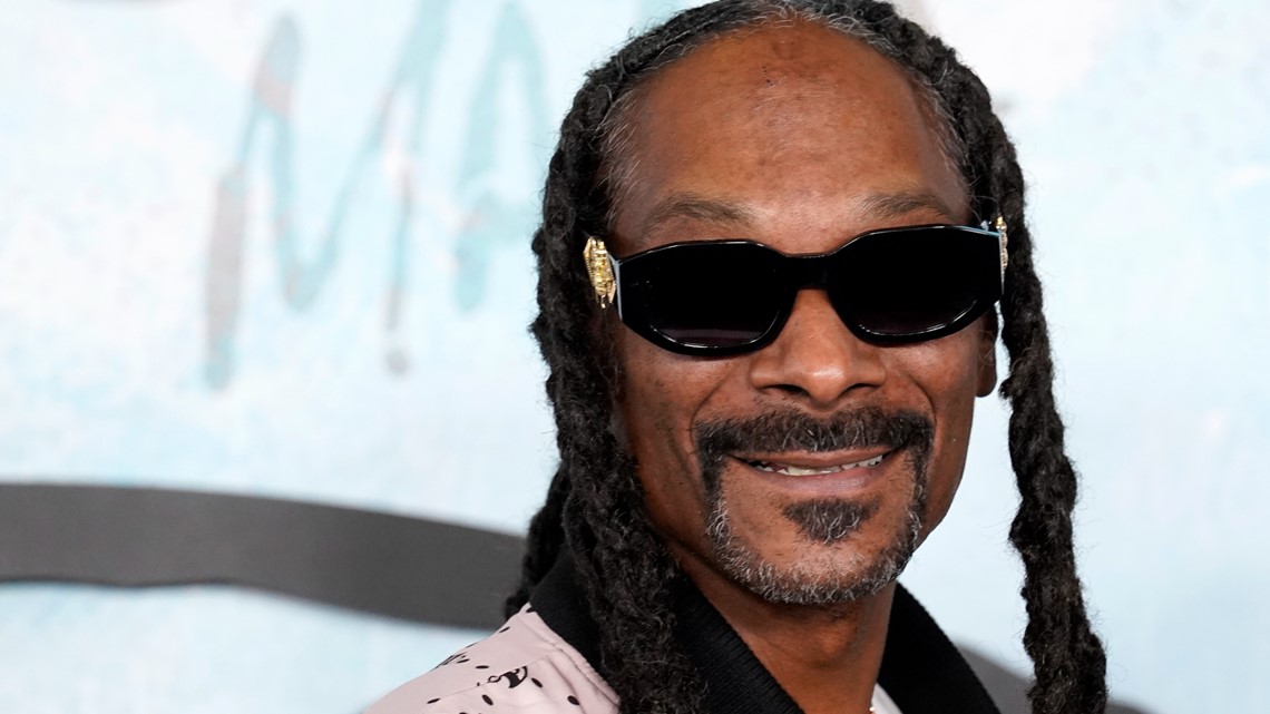 Snoop Dogg says he's quitting smoking again