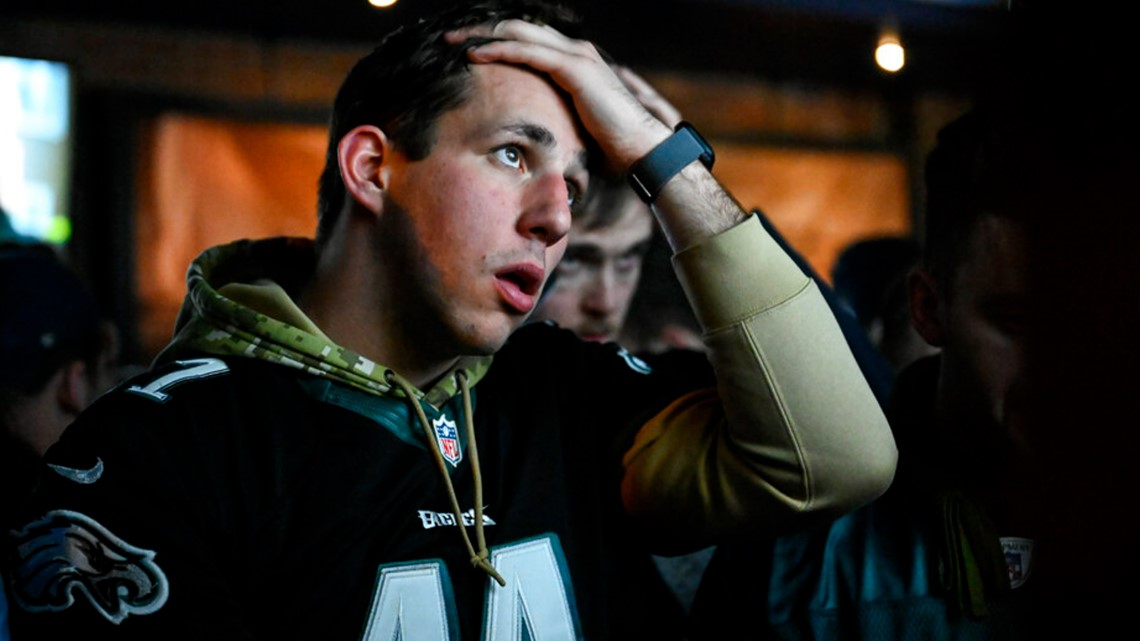 Eagles fans demand Super Bowl replay after questionable 4th quarter penalty