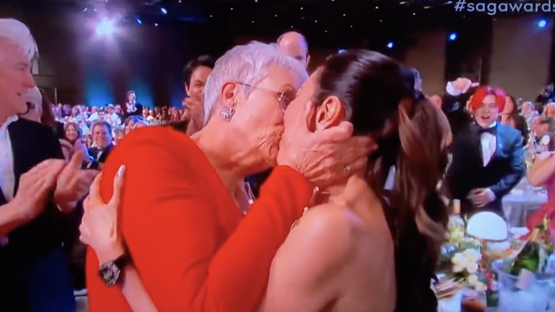 Jamie Lee Curtis Reacts to Kissing Michelle Yeoh After SAG Awards Win  (Exclusive) 
