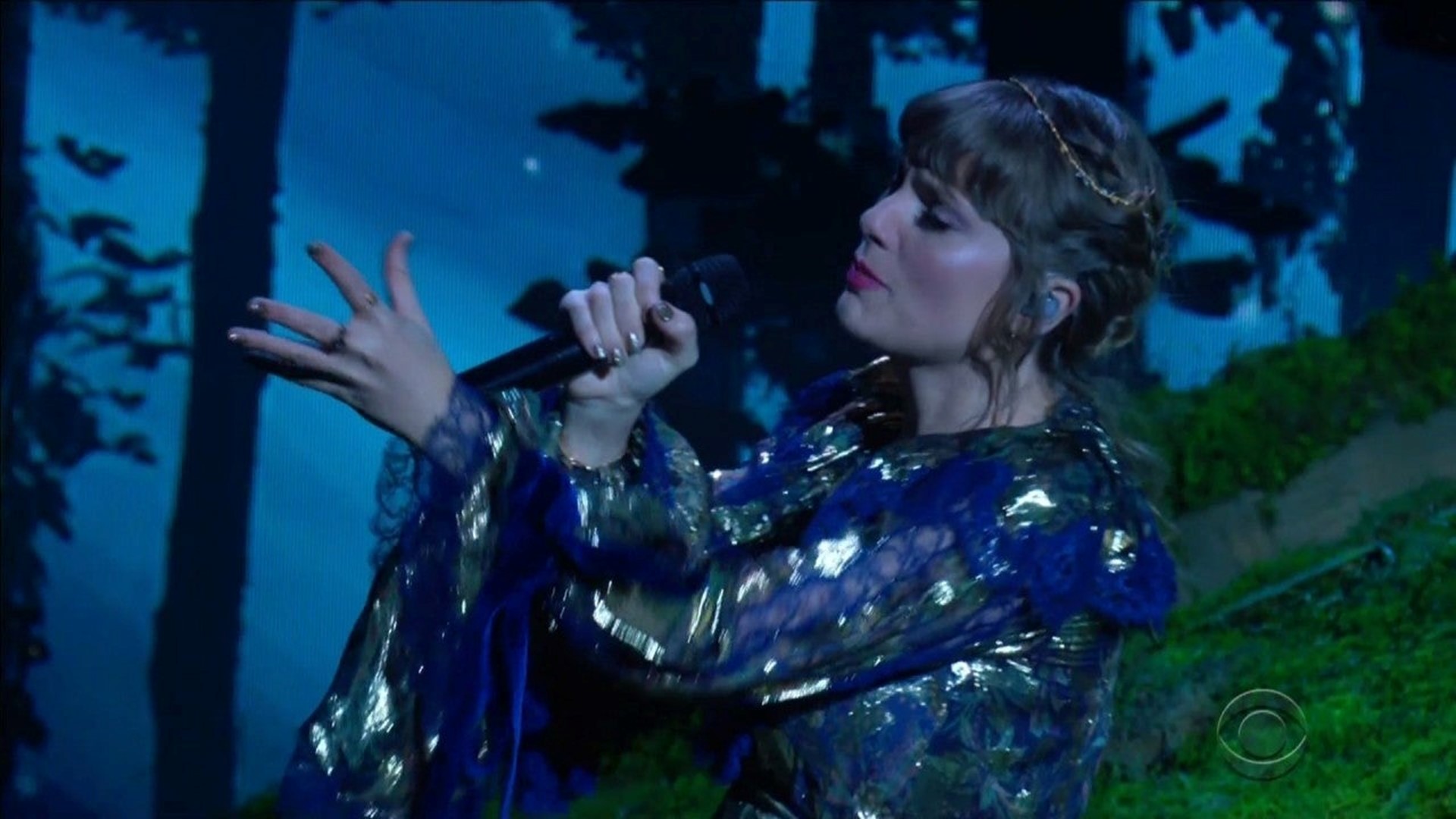 Taylor Swift Delivers Magical 'Folklore' and 'Evermore' Medley