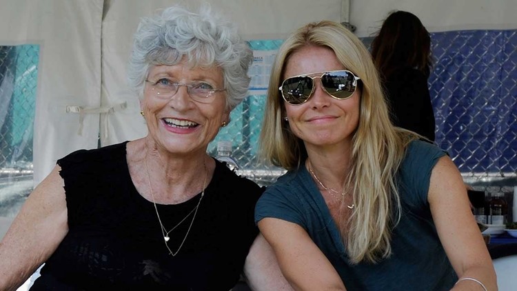 Kelly Ripa and Her Mom Are Twins in Shocking Side-by-Side Throwback Pics |  cbs8.com
