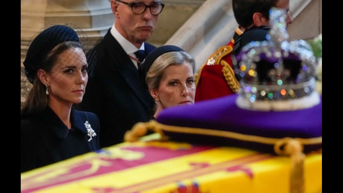 Prince Harry Cries During Queen Elizabeth's Service Alongside Meghan  Markle, Prince Willam and Kate Middleton | cbs8.com