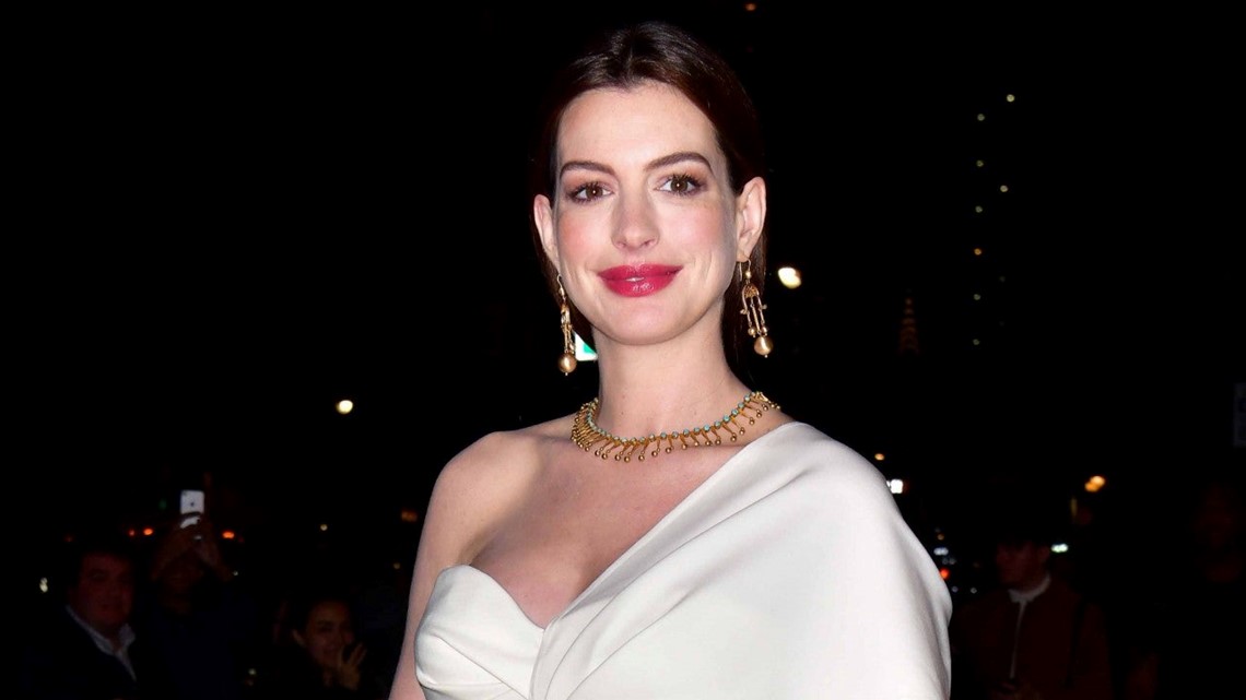 Anne Hathaway On Keeping Her Pregnancy A Secret While Filming The 7361