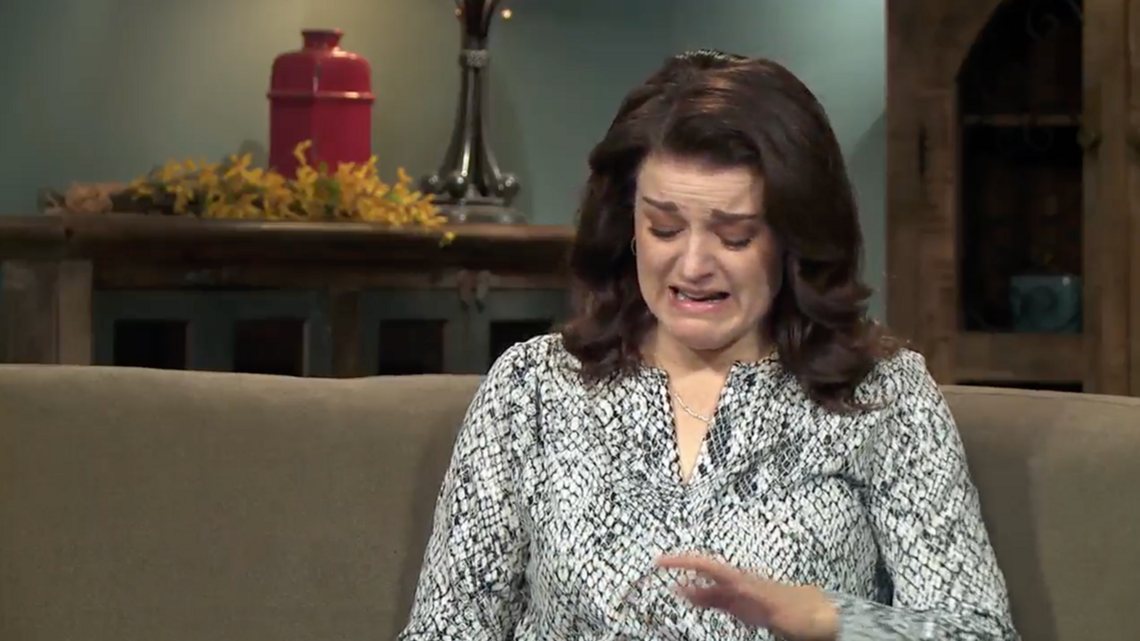 Sister Wives' Recap: Robyn Brown Walks Off the Set Watching Emotional  Moment Back | cbs8.com