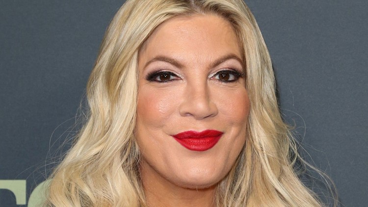 Tori Spelling So Grateful As Her 5 Kids Help Celebrate Her Birthday At Home Cbs8 Com