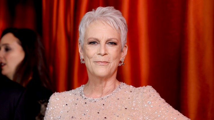 Jamie Lee Curtis on Whether She'll Kiss Michelle Yeoh Again If They Score  Oscar Win (Exclusive) 