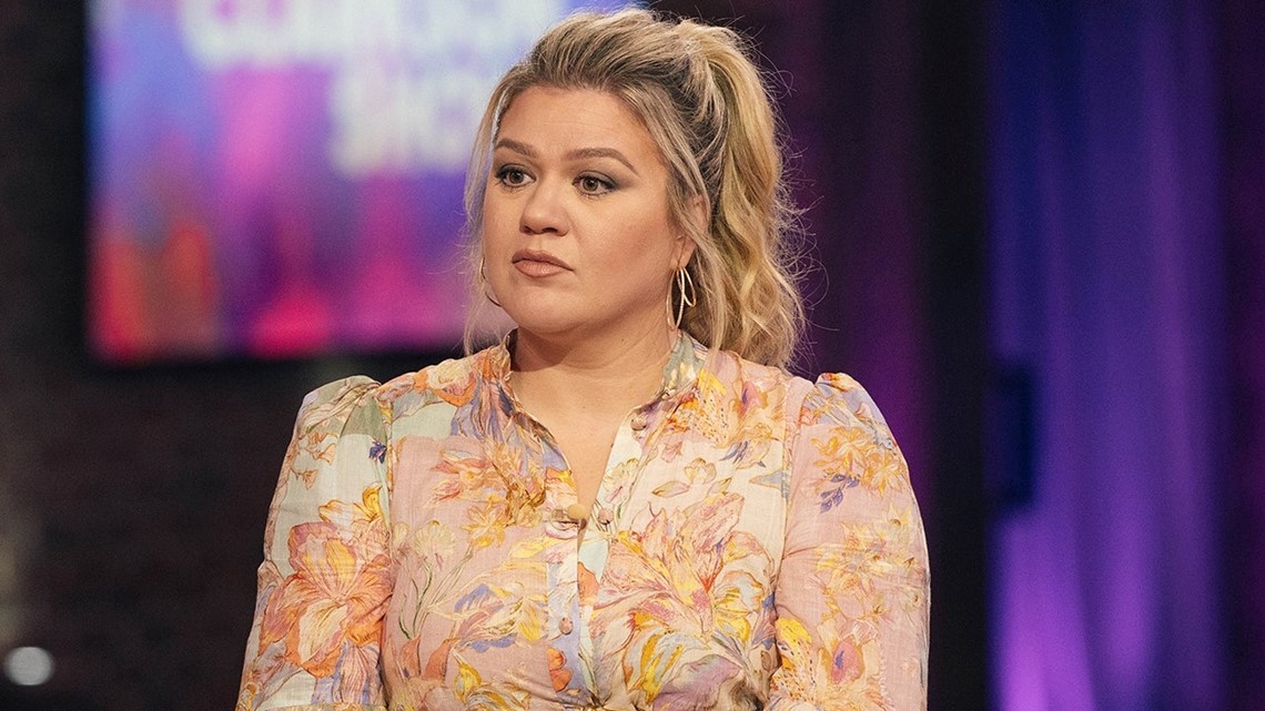 Kelly Clarkson Teases New Breakup Song 'Mine,' Seemingly Shades Ex(01)