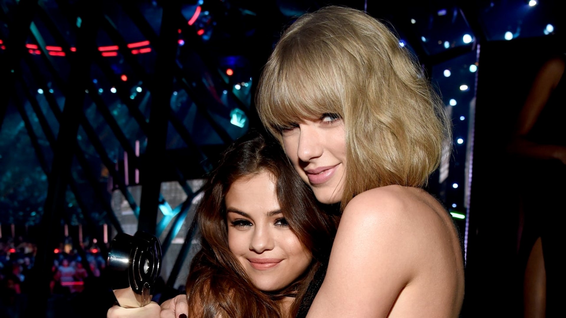 Taylor Swift Reunites With Bestie Selena Gomez Backstage At Saturday