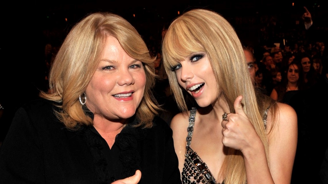 Taylor Swift Tweets Sweet Message to Her Mom After Best Family Feature Win  at 2021 CMT Awards | cbs8.com