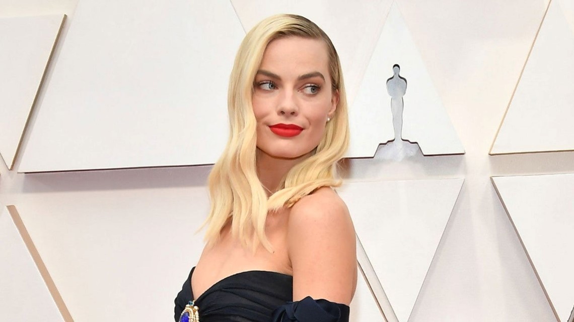 Margot Robbie Reveals the Fate of Her Female-Led 'Pirates of the ...