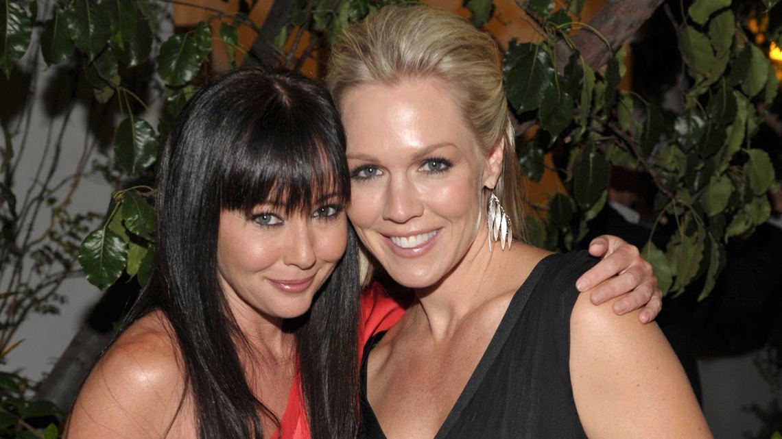 Jennie Garth on How 'Beverly Hills, 90210' Cast Is Coping With Shannen