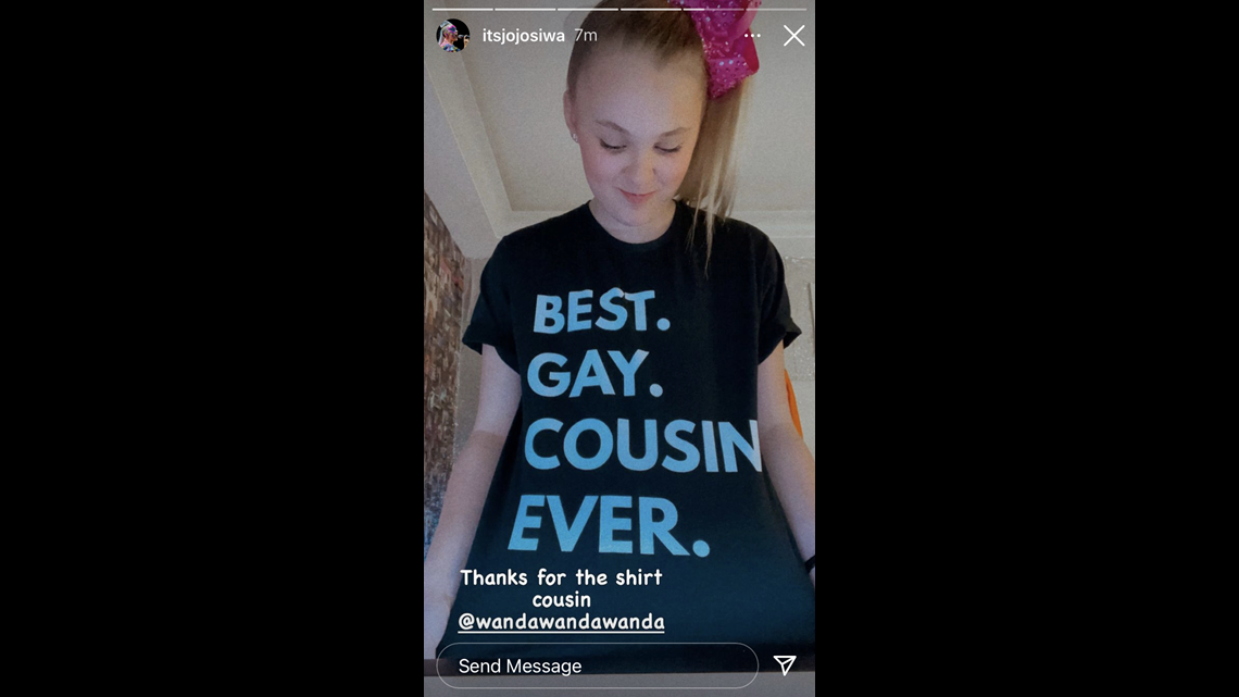 JoJo Siwa Wears 'Best Gay Cousin Ever' Shirt, Receives Support From ...