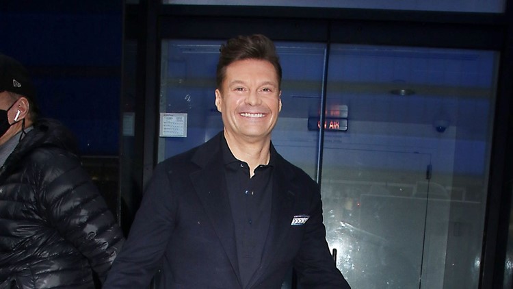 Ryan Seacrest last day: 'Live' team, Kelly Ripa bid farewell to Ryan after  six years as co-host; Mark Consuelos joins Monday - ABC7 Chicago