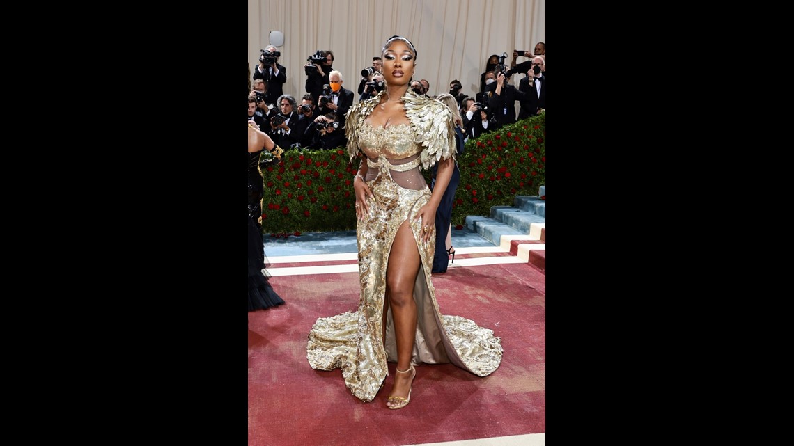 megan thee stallion gold dress Megan Thee Stallion wearing Quine Li at the 2025 Gold Gala : r/whatthefrockk