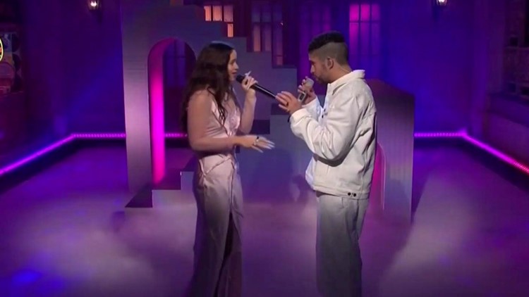 SNL: Bad Bunny Tries to Sell Sweatpants With Kenan Thompson