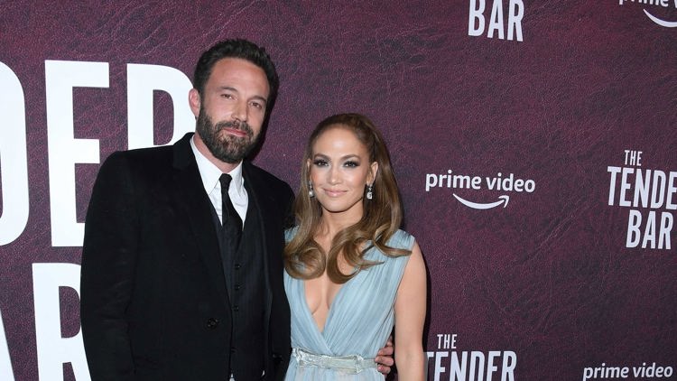 Jennifer López y Ben Affleck están ‘viviendo vidas separadas’ en medio de rumores de separación, dice una fuente