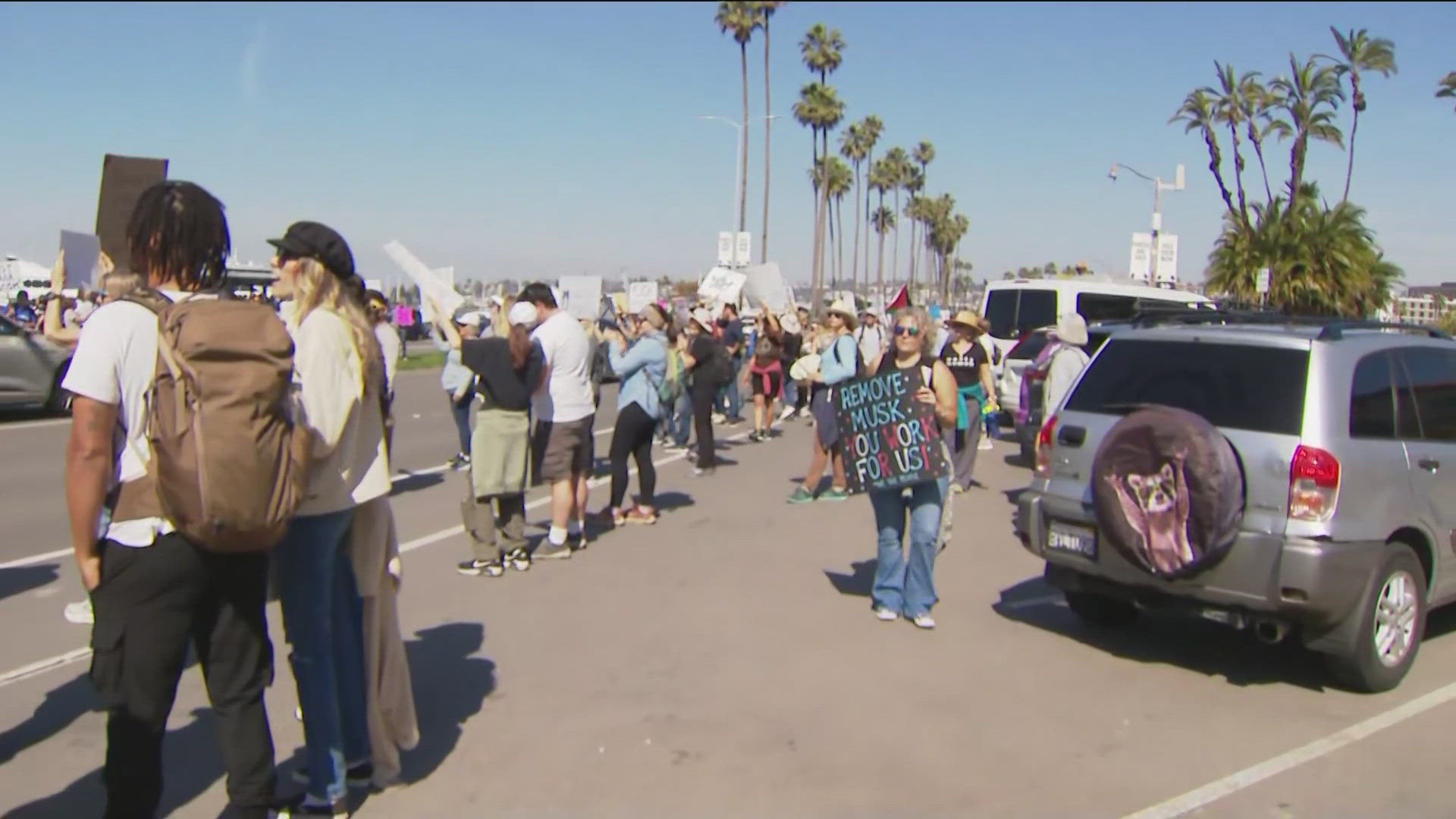 Crowds in Vista rally, speak out against mass deportations on ...