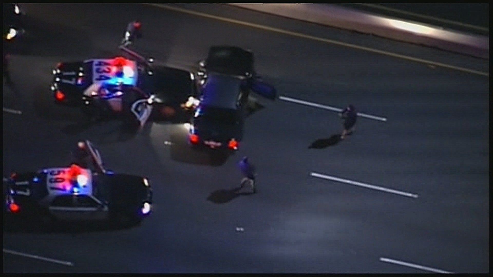 L.A. chase ends with dramatic shootout on freeway | cbs8.com