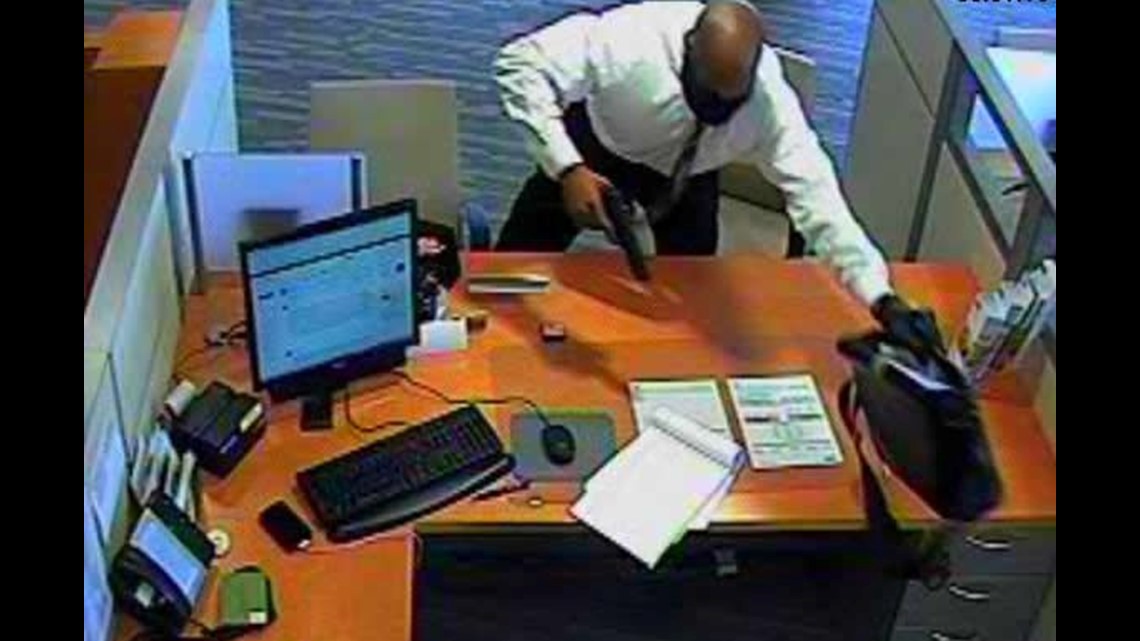 Masked Suspect Robs Carlsbad Bank At Gunpoint | Cbs8.com