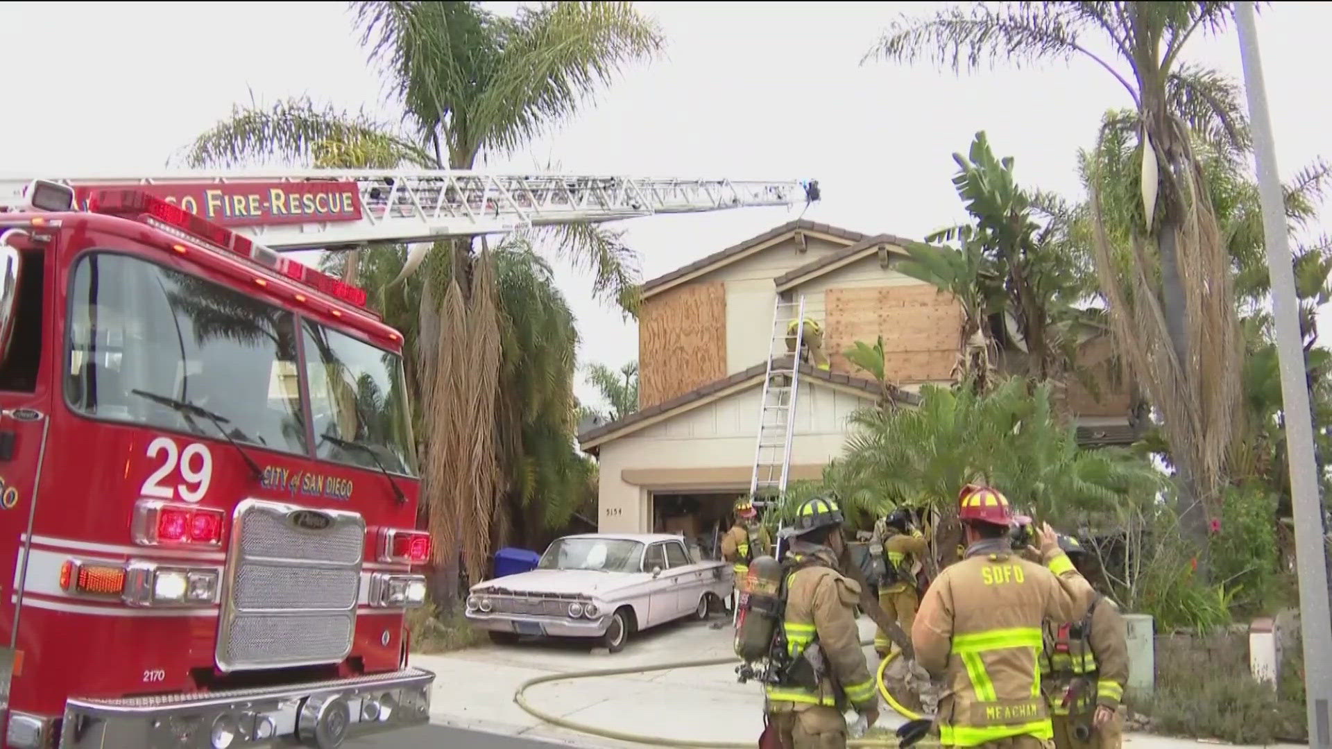 A suspicious fire struck a troubled San Diego hoarder house as cleanup crews prepared to arrive, with neighbors suspecting arson by former owner Lisa Golden.