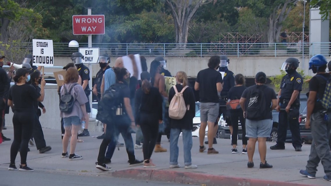 3 arrests made during San Diego protest over Black man shot by police(00)