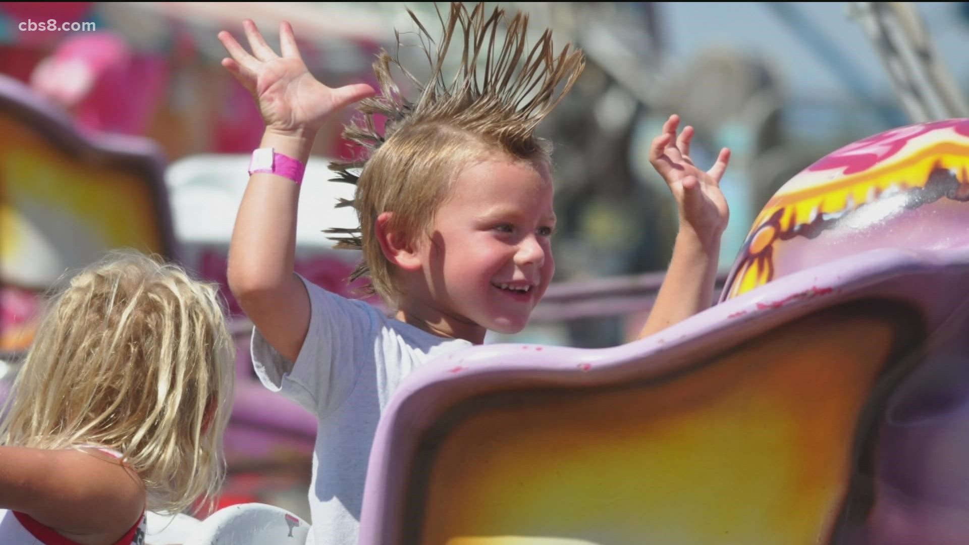 The fair features live music, amusement park rides, barrel racing and a cornhole competition.