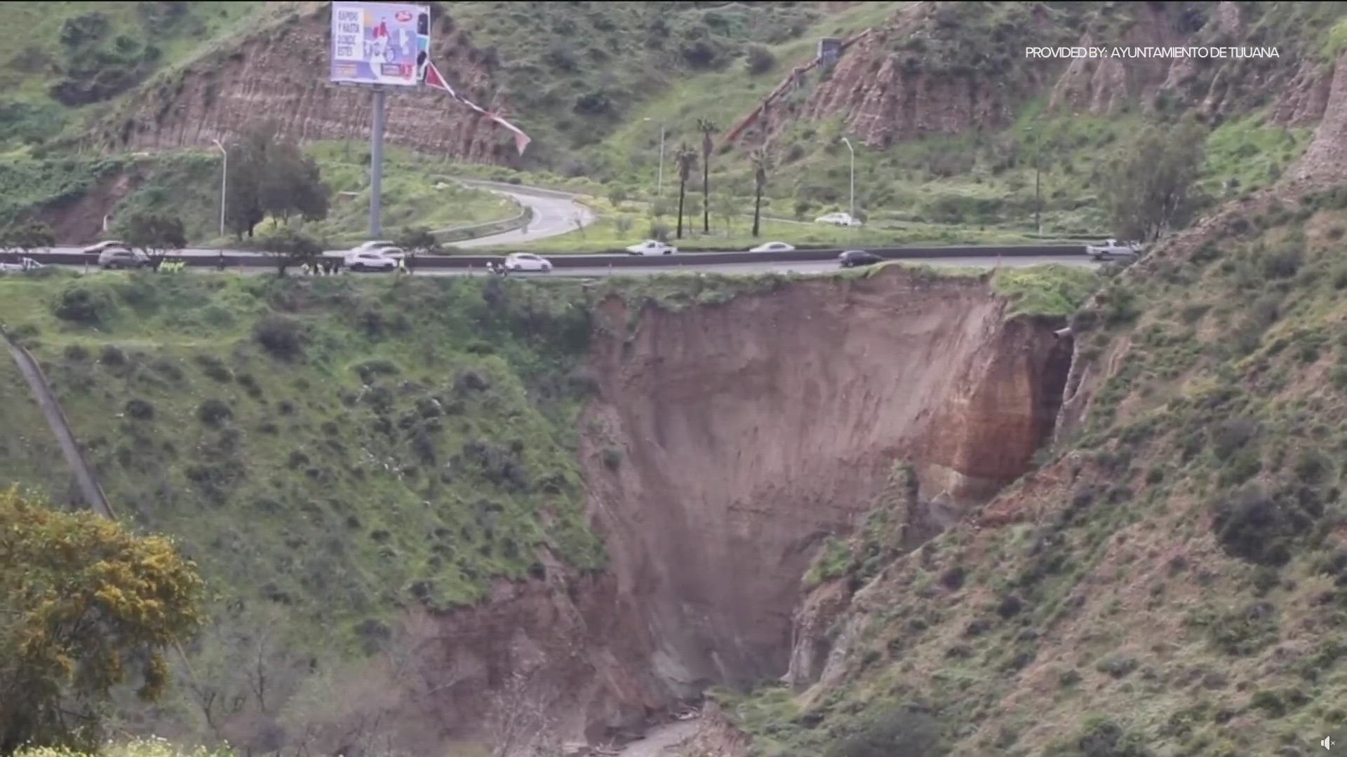 Massive sinkhole forms near Tijuana roadway; repairs could take 4 months.