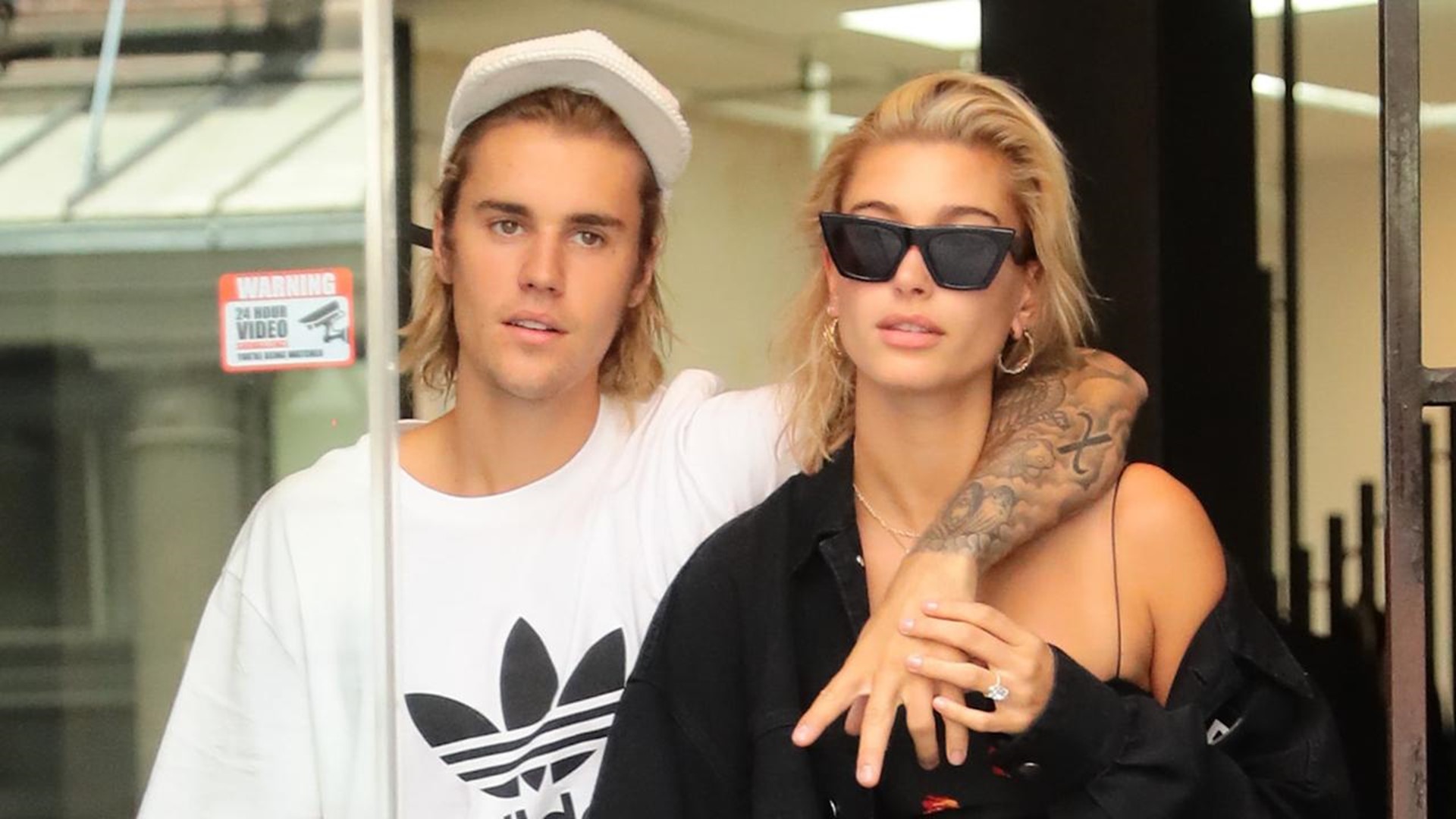 Justin Bieber Sorry for April Fools' Joke That Hailey Baldwin Was(00)