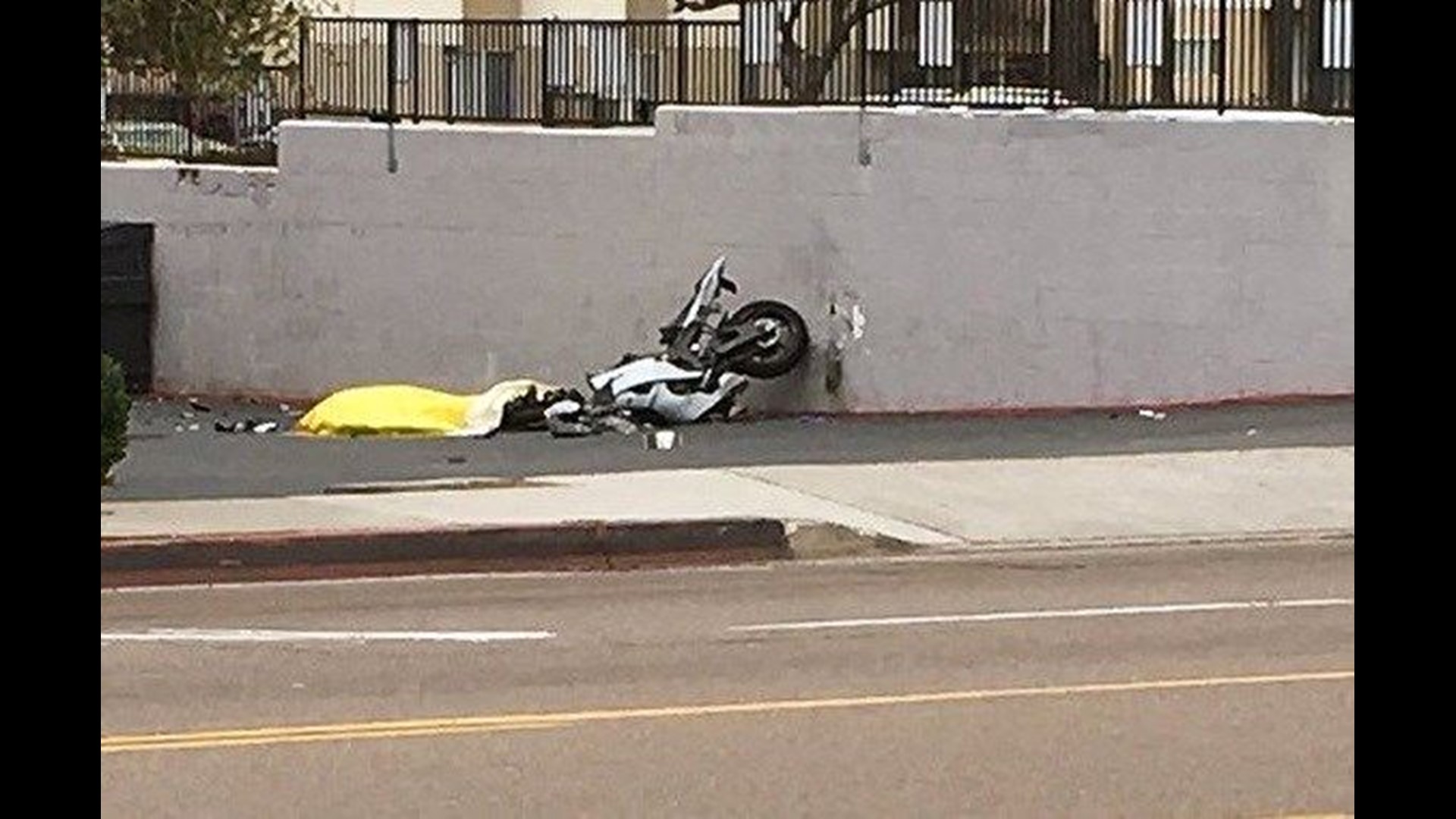 Police chase ends in crash, motorcyclist killed | cbs8.com