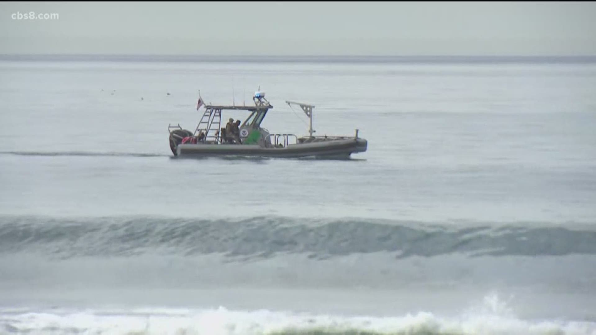 Rescue underway after boat washes ashore in Del Mar | cbs8.com