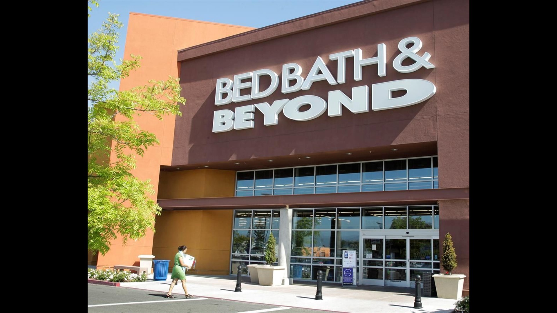 Bed Bath & Beyond is accepting Toys R Us gift cards but only for a few