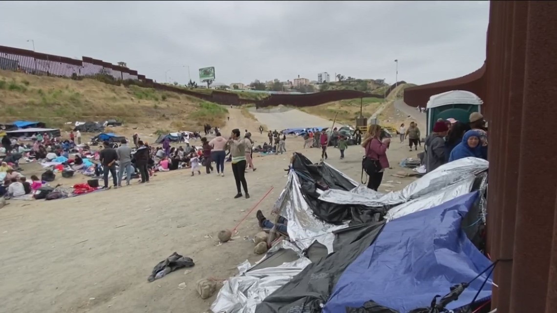 The number of migrants at the US-Mexico border increases after the expiration of Title 42