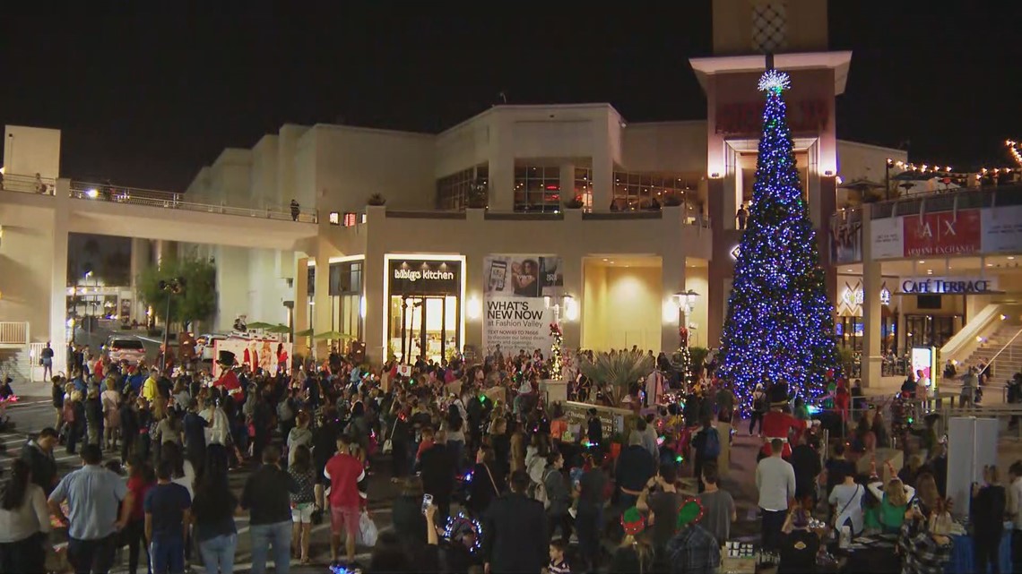 Westfield Valley Fair Mall Christmas tree set up
