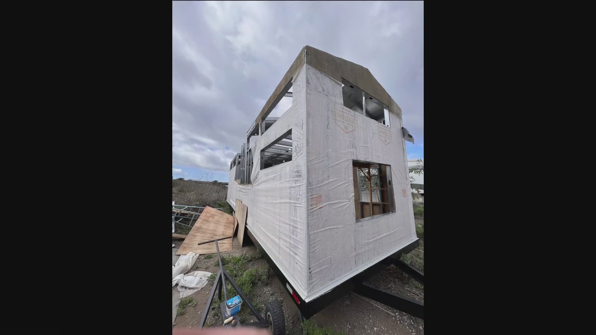 CEO of tiny home building company is target of lawsuits and filed for bankruptcy.