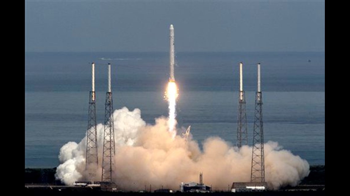 Millionaire's Rocket Blasts Off On 1st Test Flight | Cbs8.com